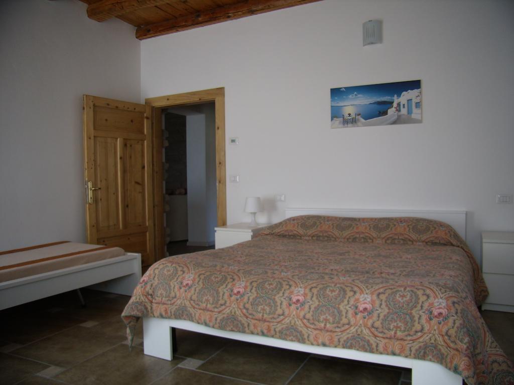 Ferienwohnung Casavarone Riva del Garda Zimmer foto