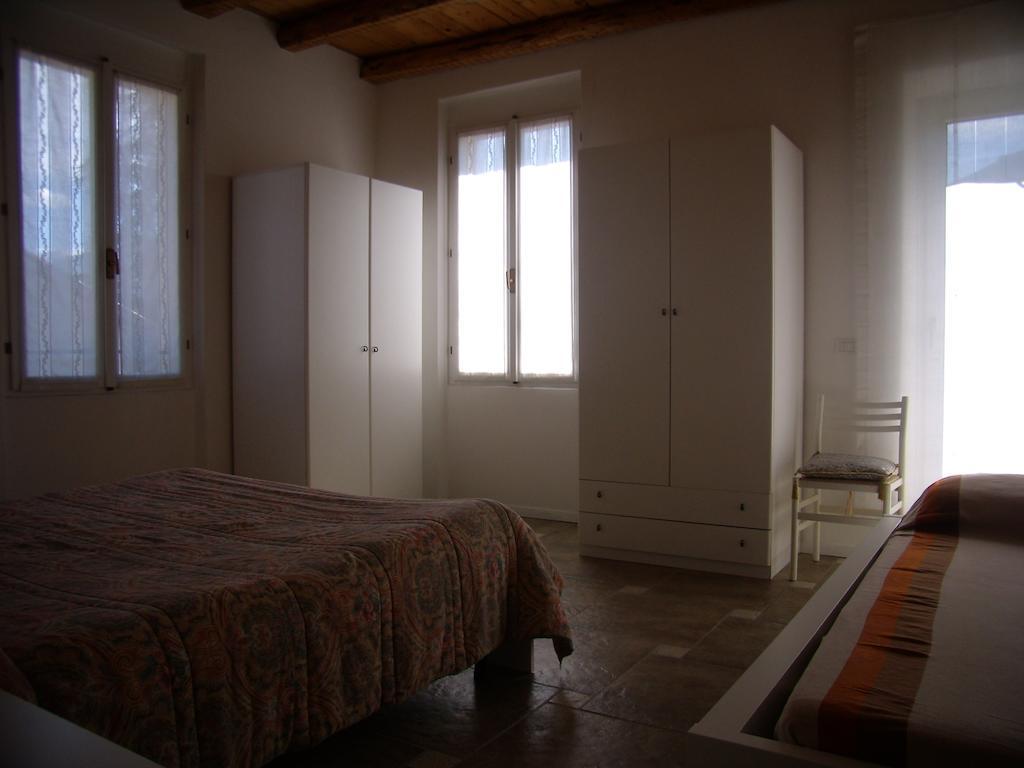 Ferienwohnung Casavarone Riva del Garda Zimmer foto