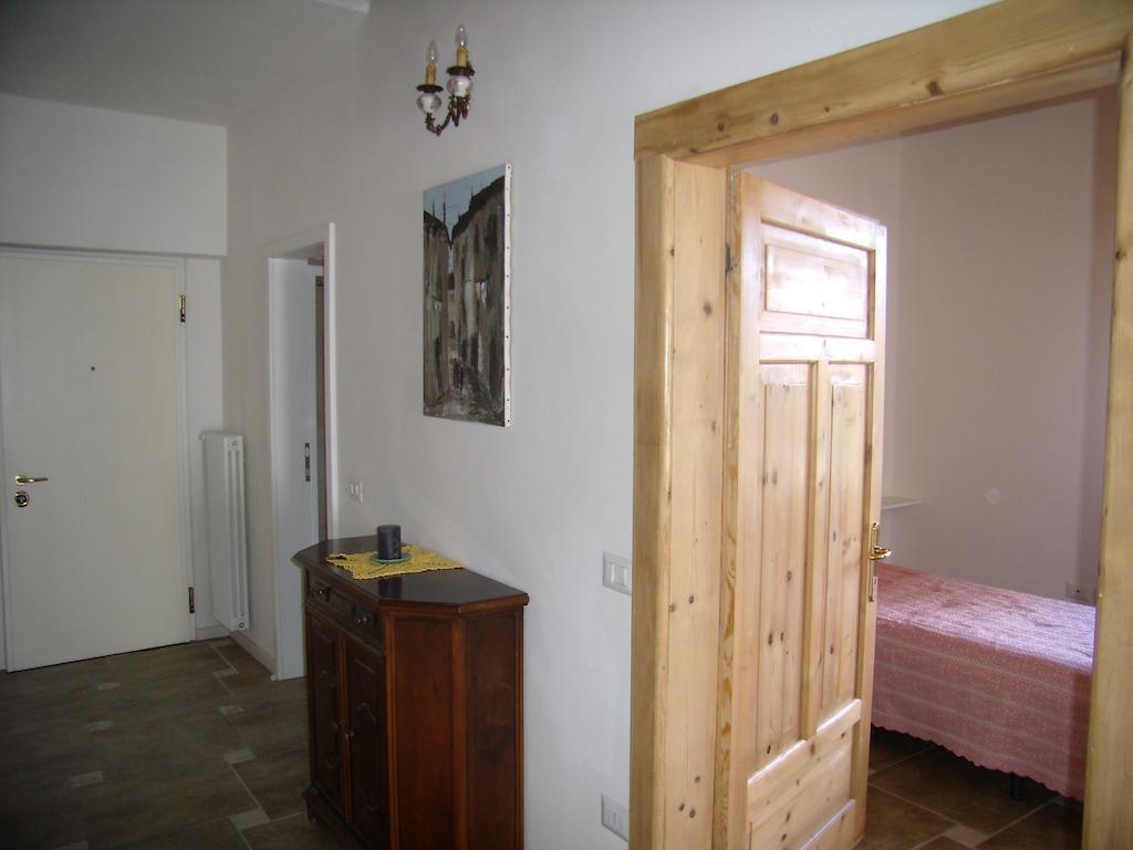 Ferienwohnung Casavarone Riva del Garda Zimmer foto