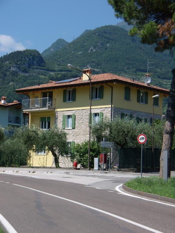 Ferienwohnung Casavarone Riva del Garda Zimmer foto