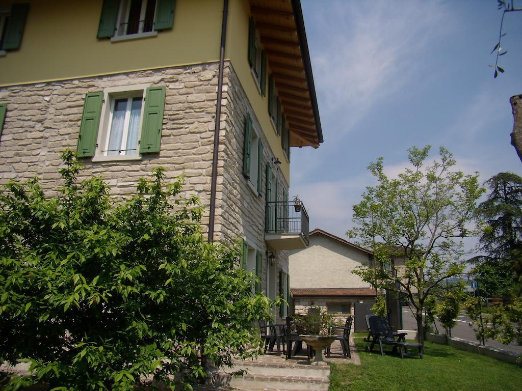 Ferienwohnung Casavarone Riva del Garda Zimmer foto